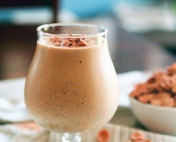 Choco and Soy Yogurt Smoothie with Flaxseed